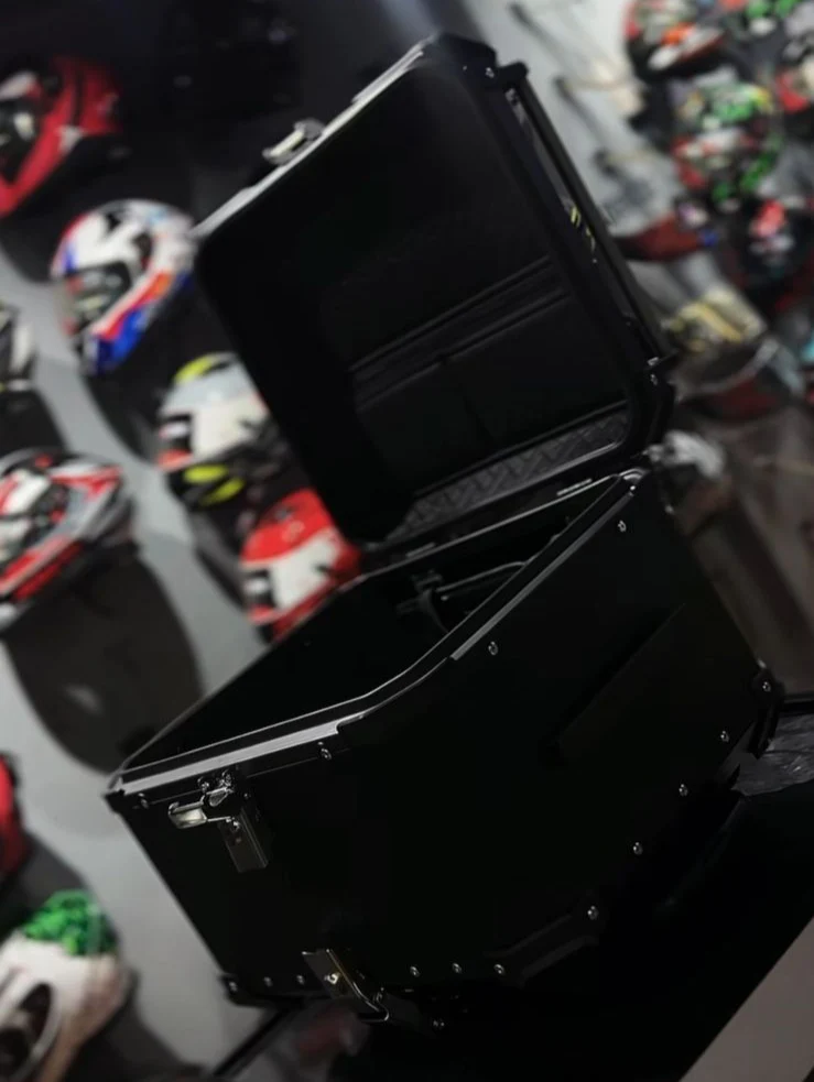 Trolley Top Box 2.0 | LGP -55L Premium fits all motorcycle | Movable wheels | Quick Release - BLACK - Image 4