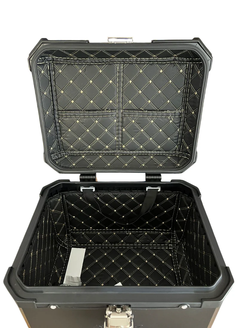 Triumph speed 400 LGP Premium Aluminium Top Box 45L - BLACK - Image 3
