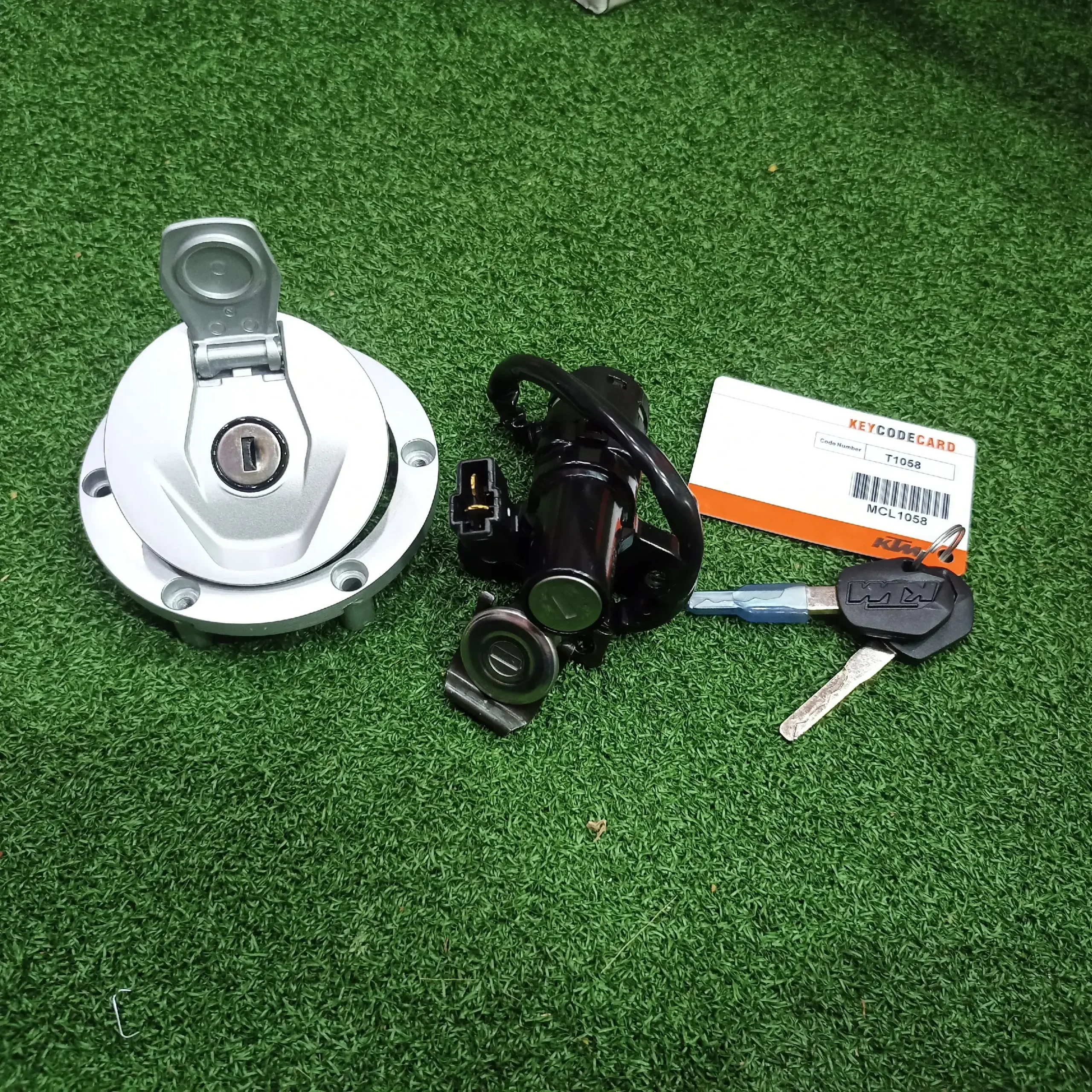 ADVENTURE 250 350 LOCK SET JG232609