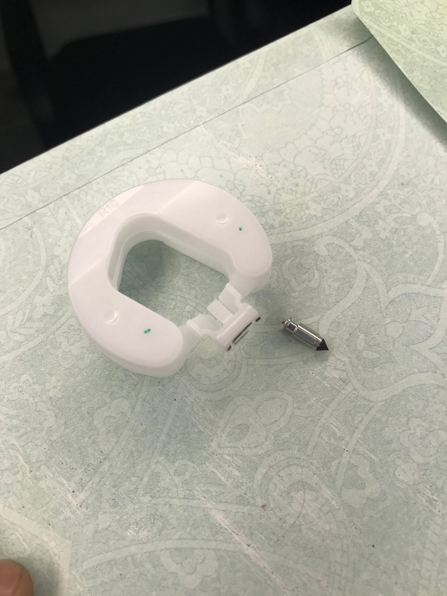 Carburator fluid for platina CT100 old with fluid pin