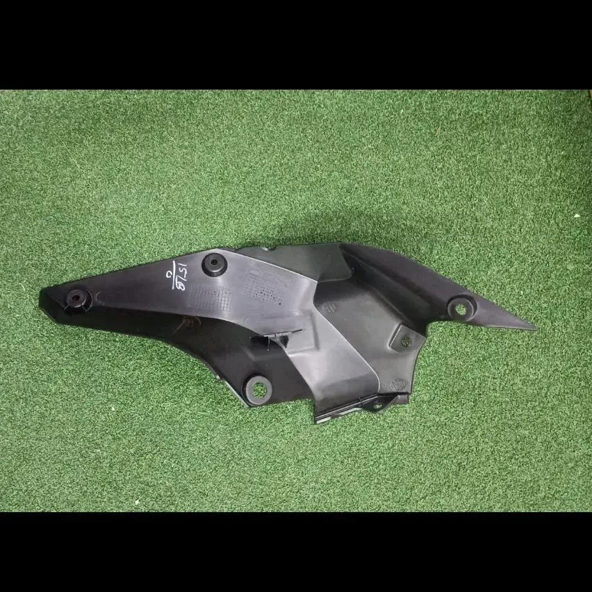 Duke 200/250/390 Tank spoiler LH / jp181219