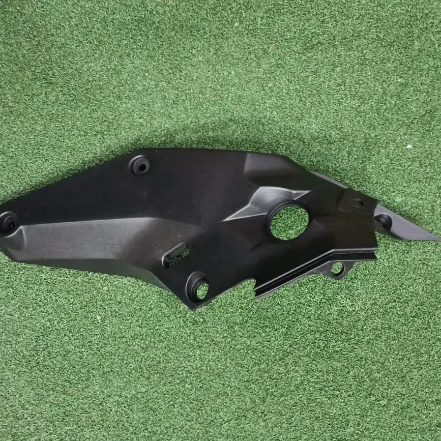 Duke 200/250/390 Tank spoiler RH. Jp181218