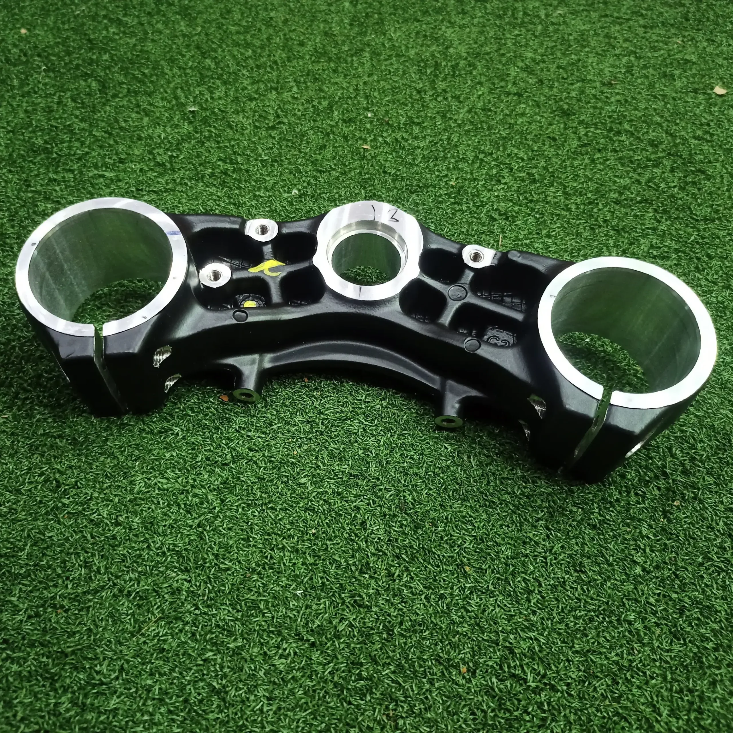 DUKE 200 CLAMP TRIPPLE UNDER BRACKET JU151015