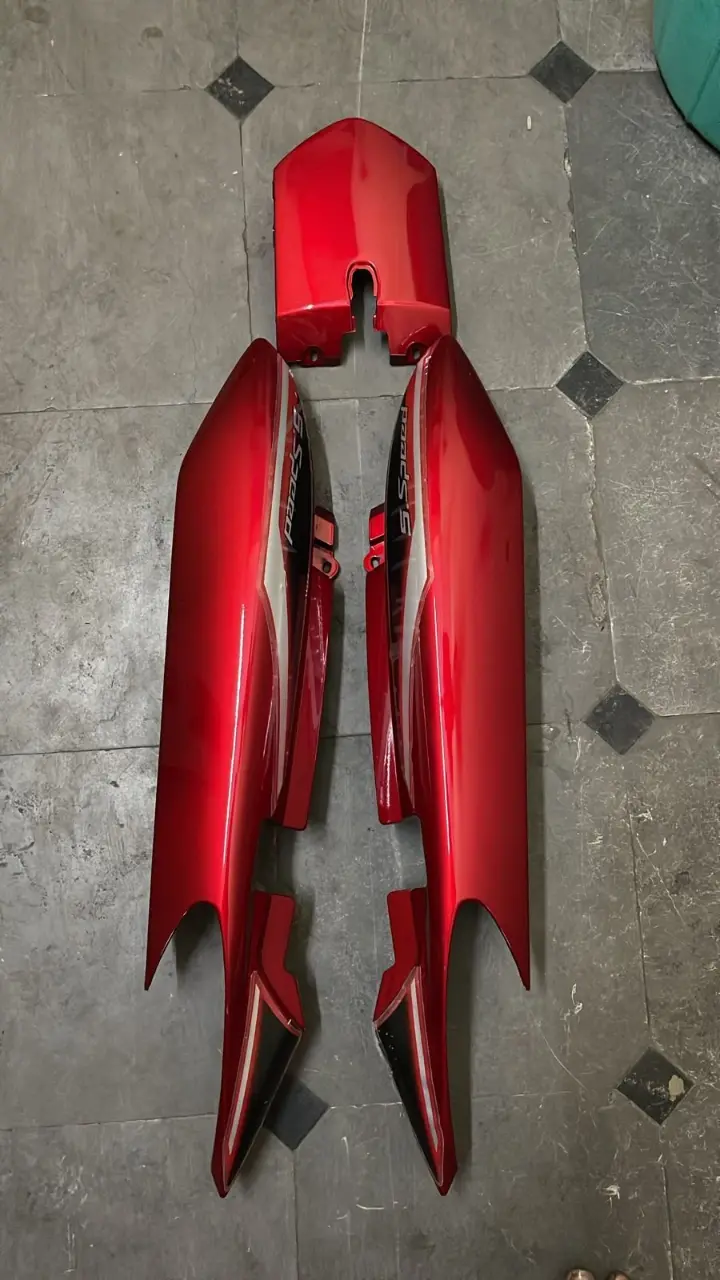 Gladiator 125ss Tail Panel Maroon Colour