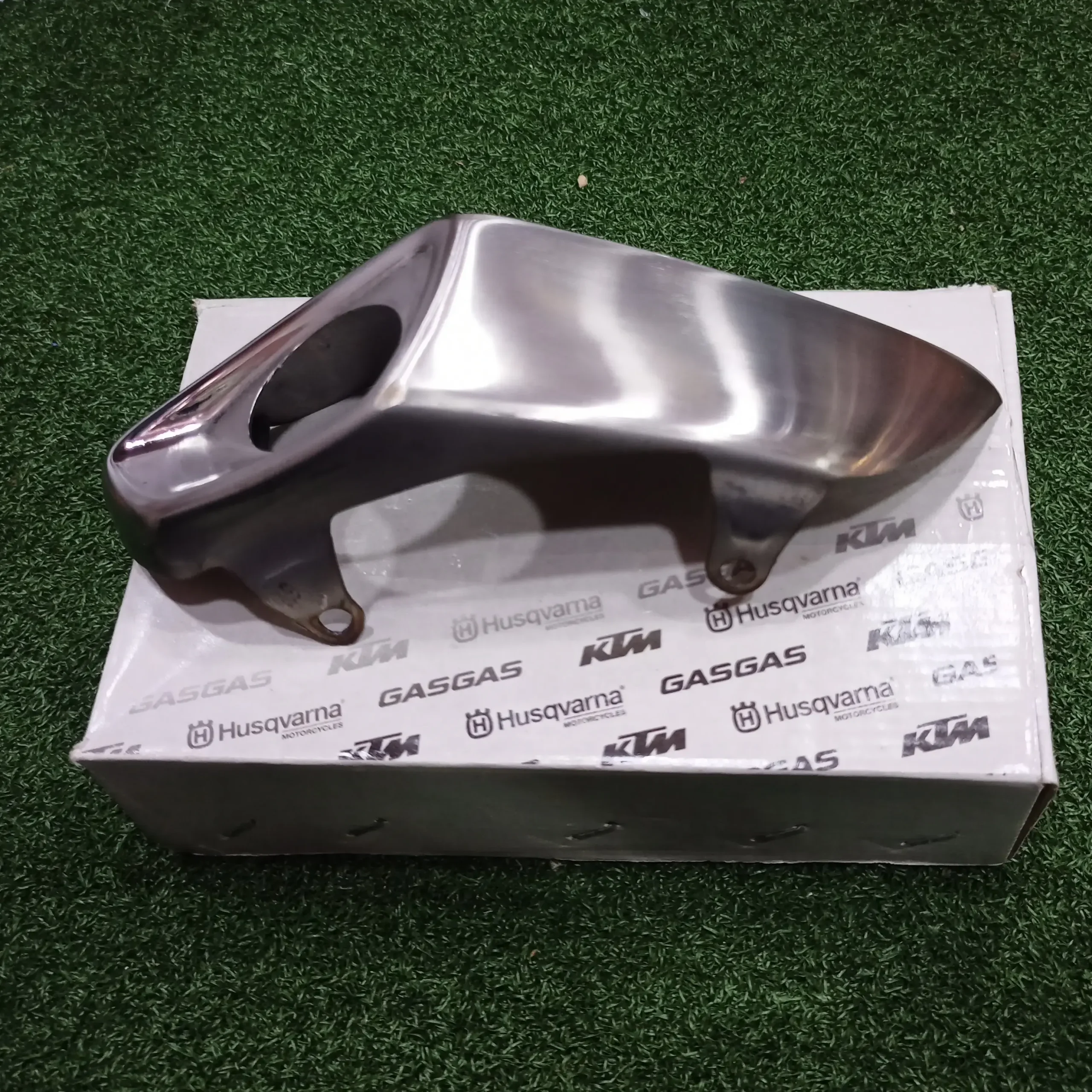 HEAT SHIELD ASSEMBLY (JG591064)