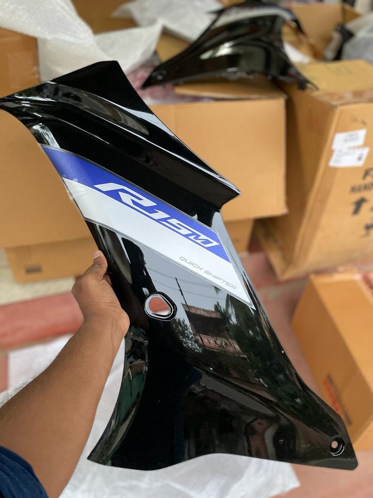 R15 M Faring Left Side