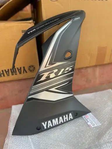 R15 V3 Matt Black With Silver Sticker Faring For Right Side