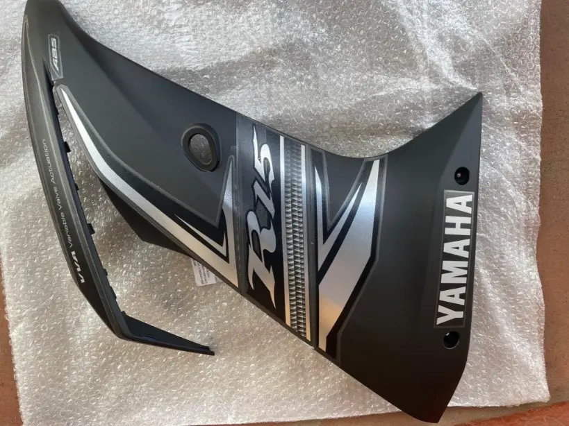 R15 V3 Matt Black With Silver Sticker Faring Left Side