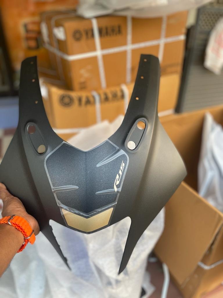 R15 V4 Matte Black With Gold Sticker Mask