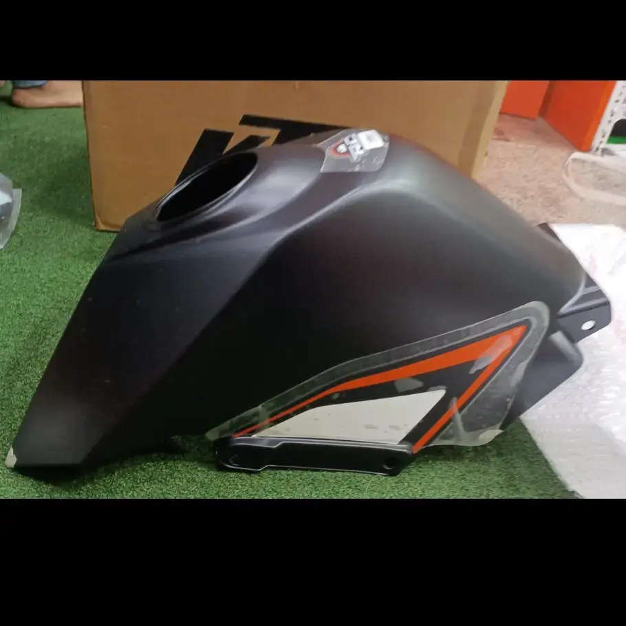 RC 200/390 Tank Cover with Decal m/Bk 36jy0086