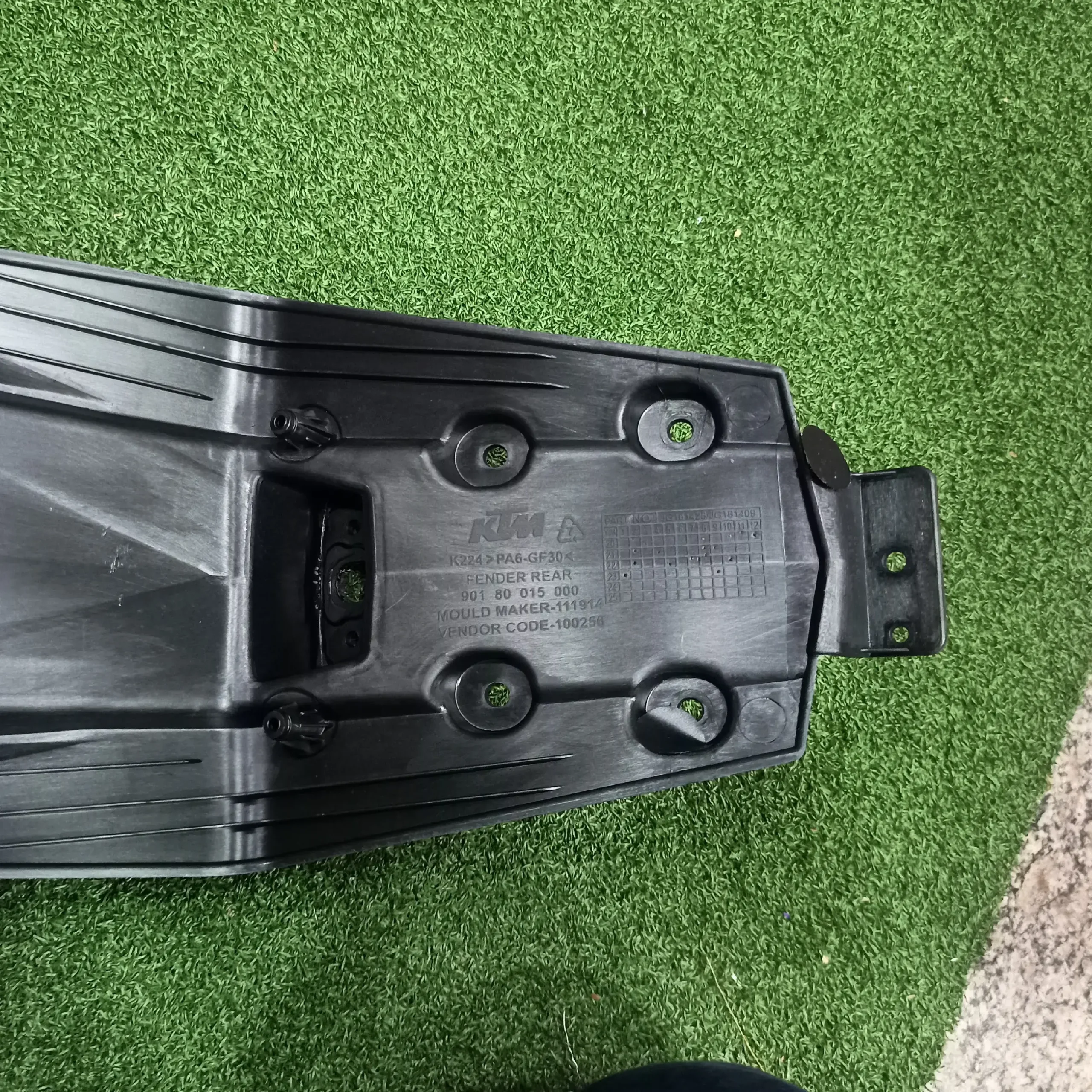 REAR FENDER REAR JG181428